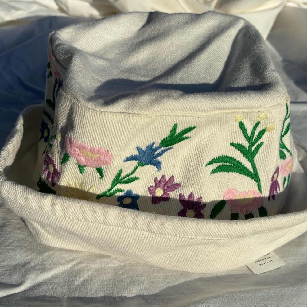 White Floral off white bucket hat size large